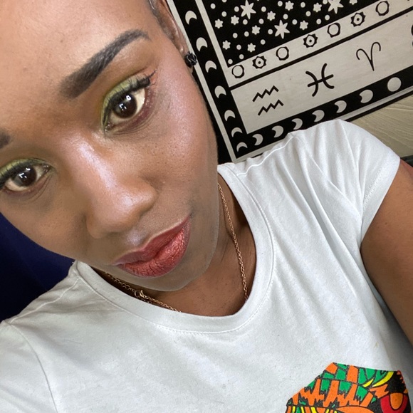 Meet your Posher, Tiffany - Picture 6 of 6